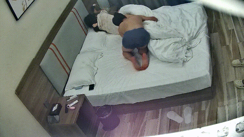 酒店偷拍 8-4 狼头纹身仔跟女朋友开房 一边操还一边录视频 操起来像电动小马达  完整无水原版