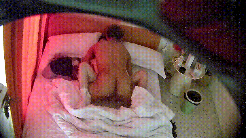 酒店偷拍无水印版 8-2 好漂亮的酥胸美女 在酒店被男朋友缠着打炮 只想传统式 无奈还是被后入