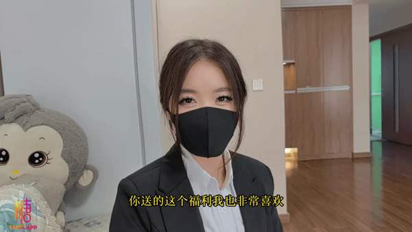 糖心网黄女神【苏美奈】OL销售的湿润嫩穴